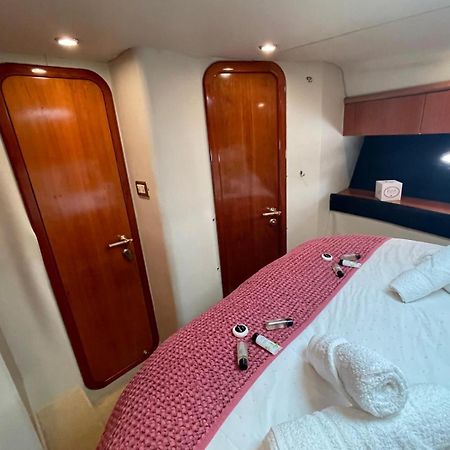 Boat Accommodation Ltd Torquay Extérieur photo