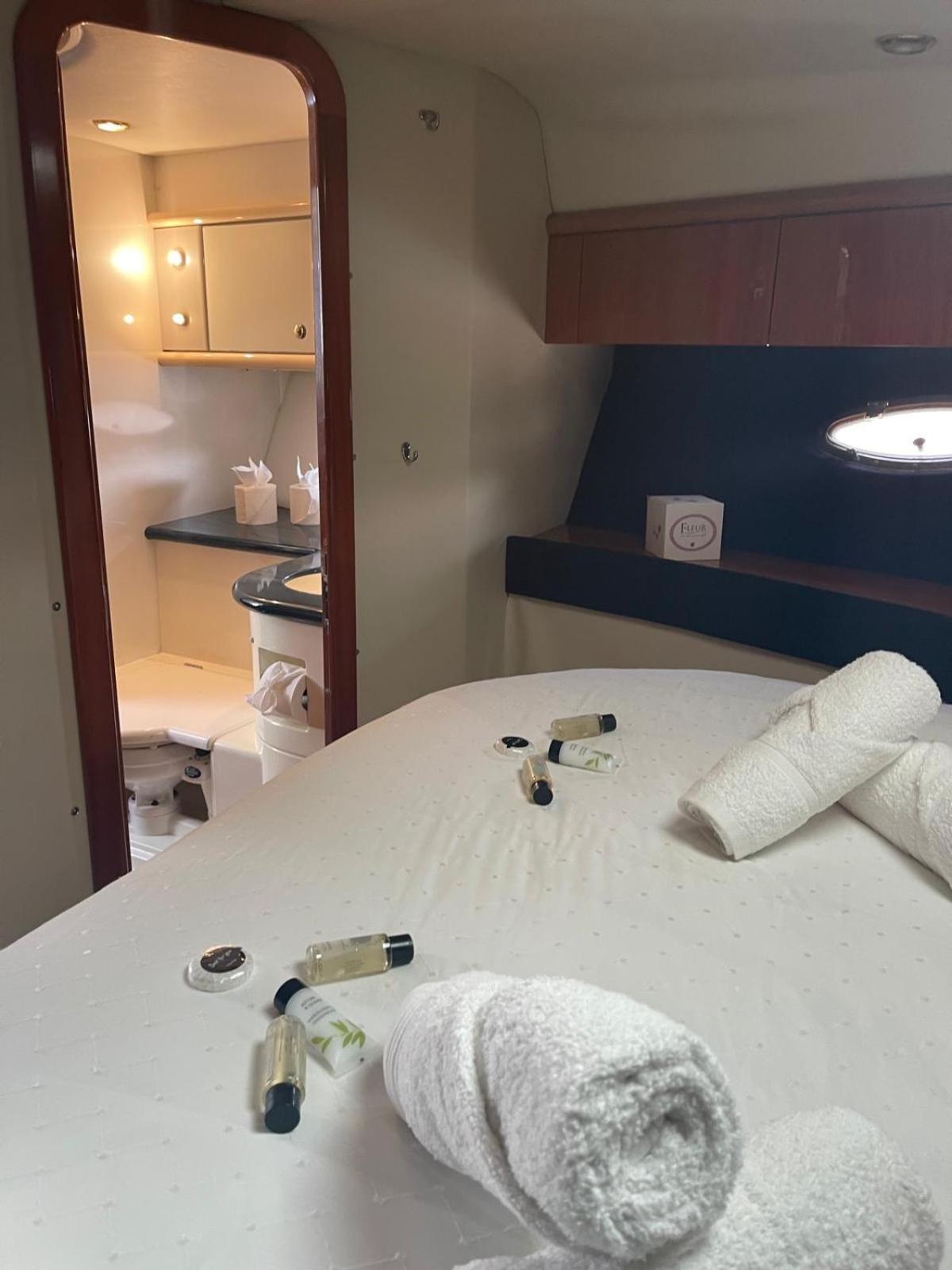 Boat Accommodation Ltd Torquay Extérieur photo