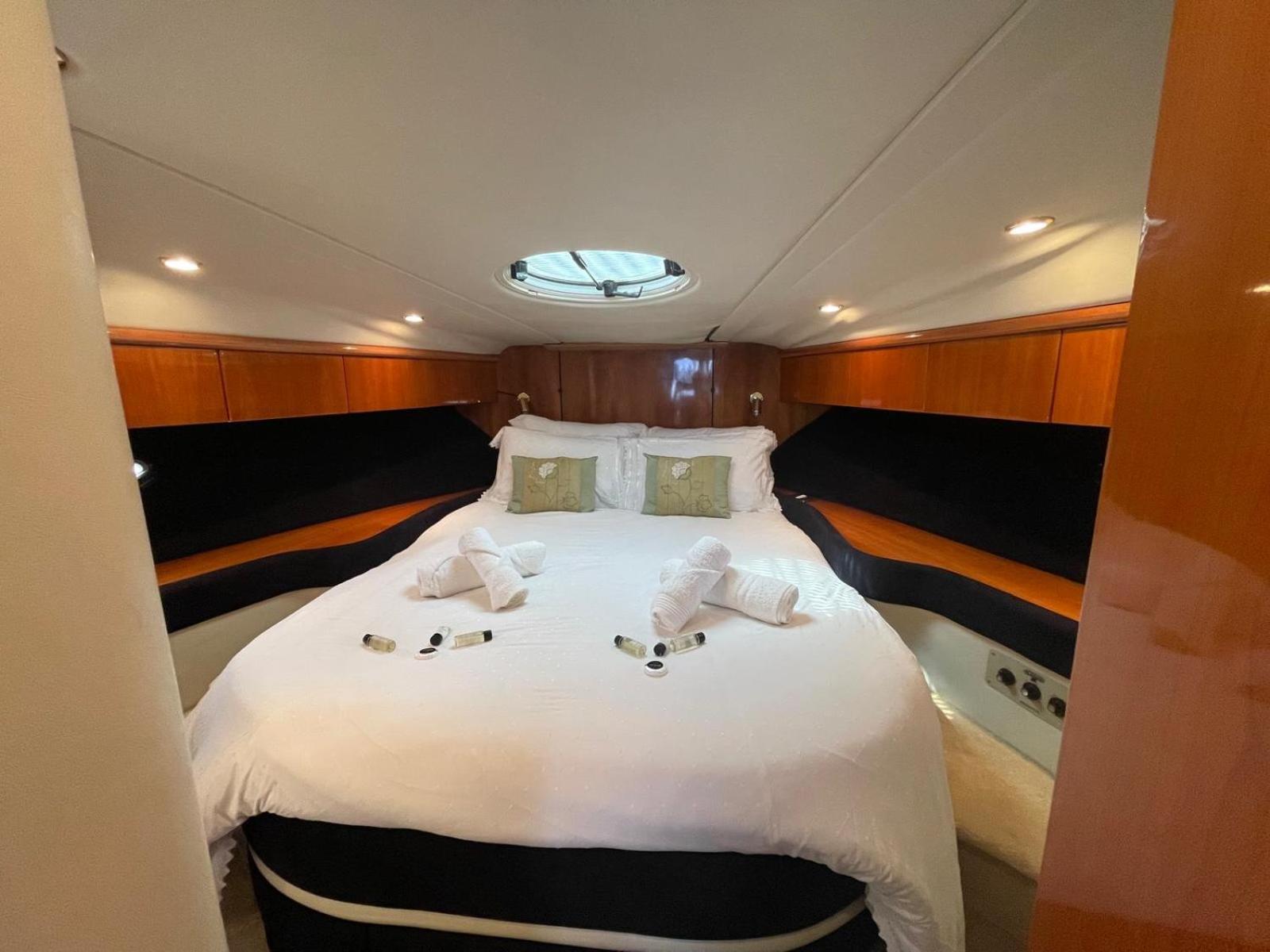 Boat Accommodation Ltd Torquay Extérieur photo