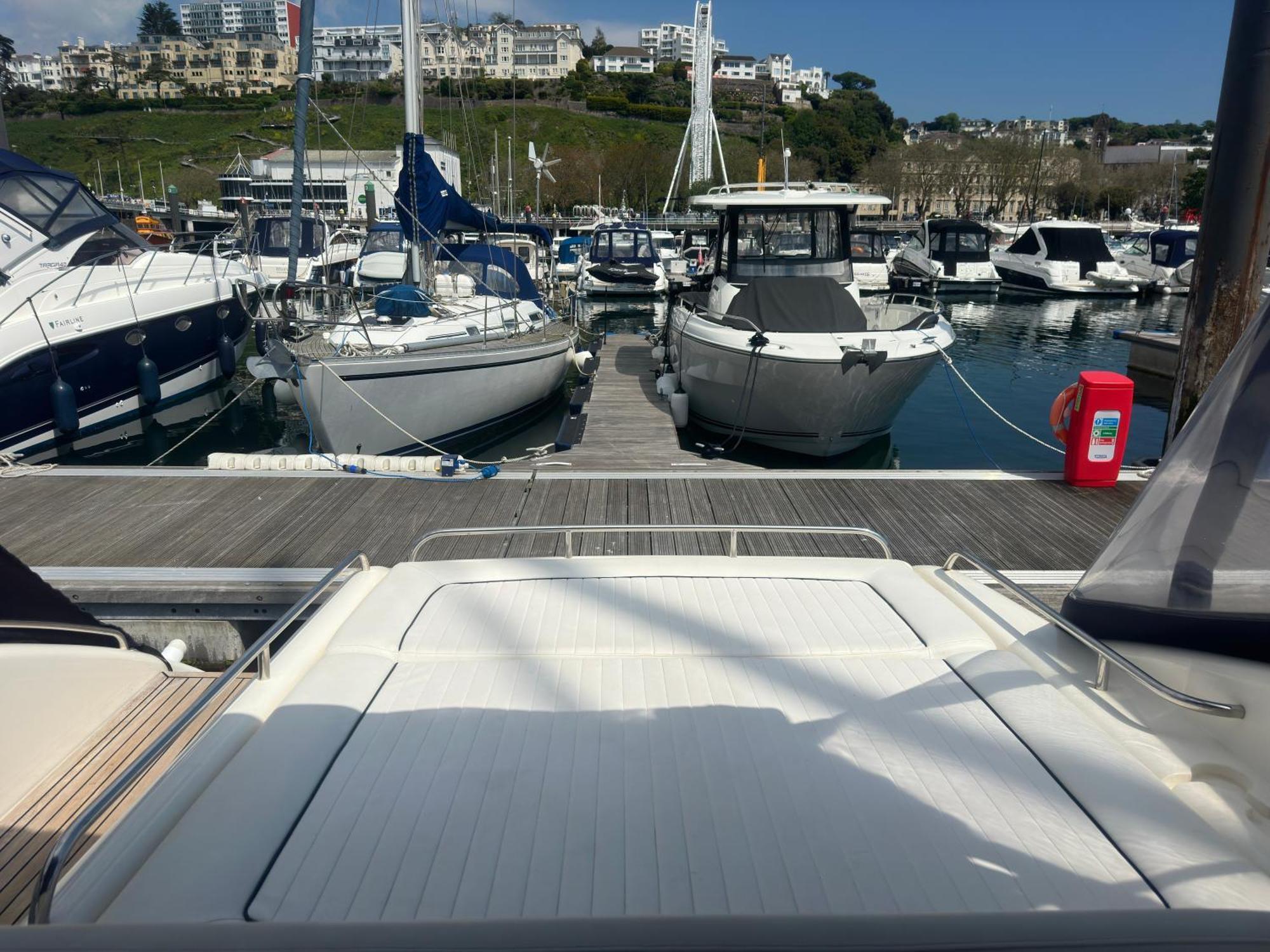 Boat Accommodation Ltd Torquay Extérieur photo